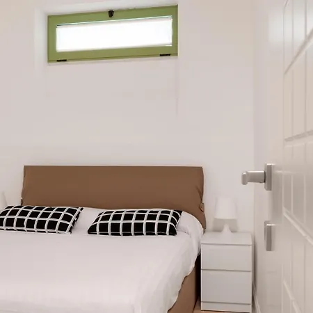 Old Town Apartment *